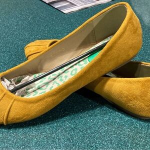 Ollio flats mustardy yellow/gold color 9M